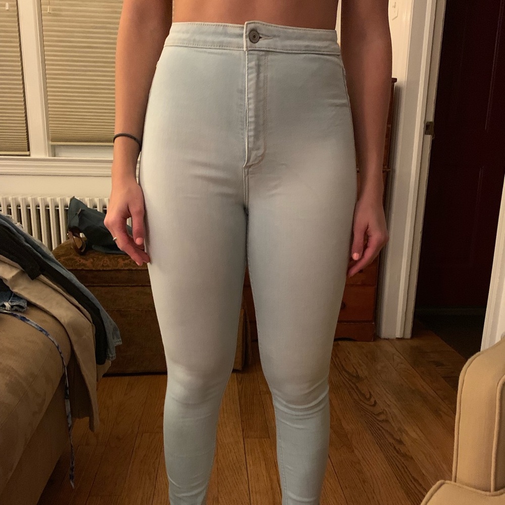 Light wash high-waisted jeggings